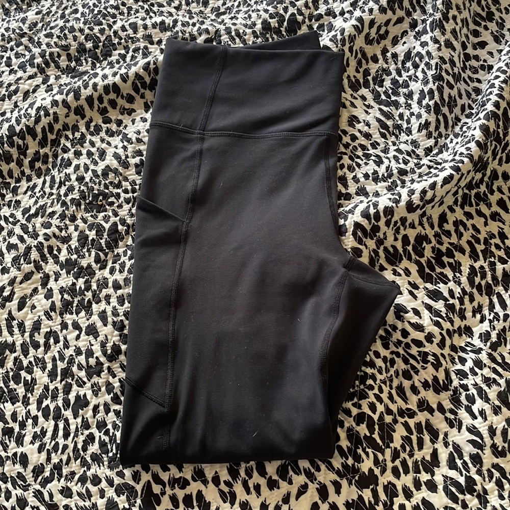 Oasis black capris medium
